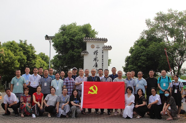 廉潔自律守底線(xiàn)，風(fēng)清氣正有擔(dān)當(dāng)